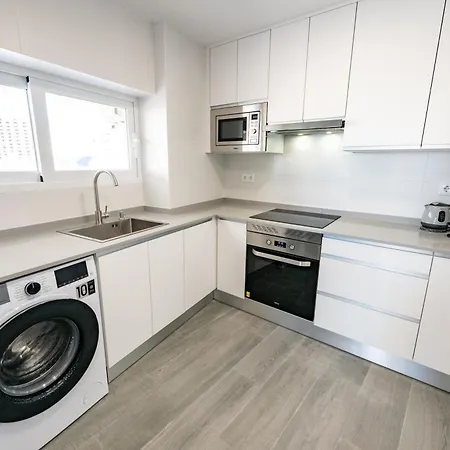 Con Terraza A 1 Minuto De La Playa *